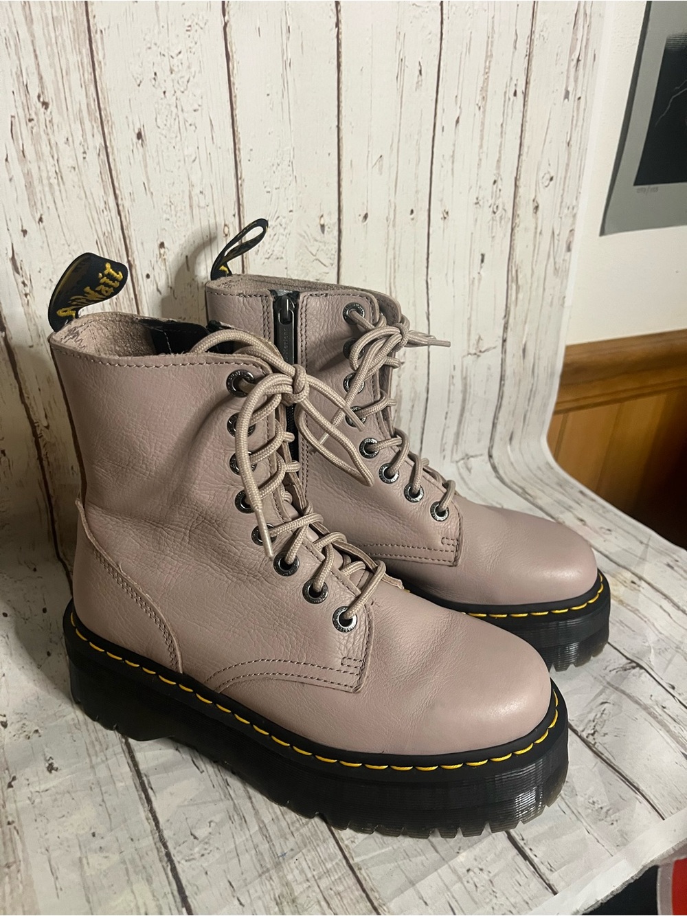 Dr. Martens Jadon III Women’s Sz 7 Pisa leather ankle Taupe Platform Boots